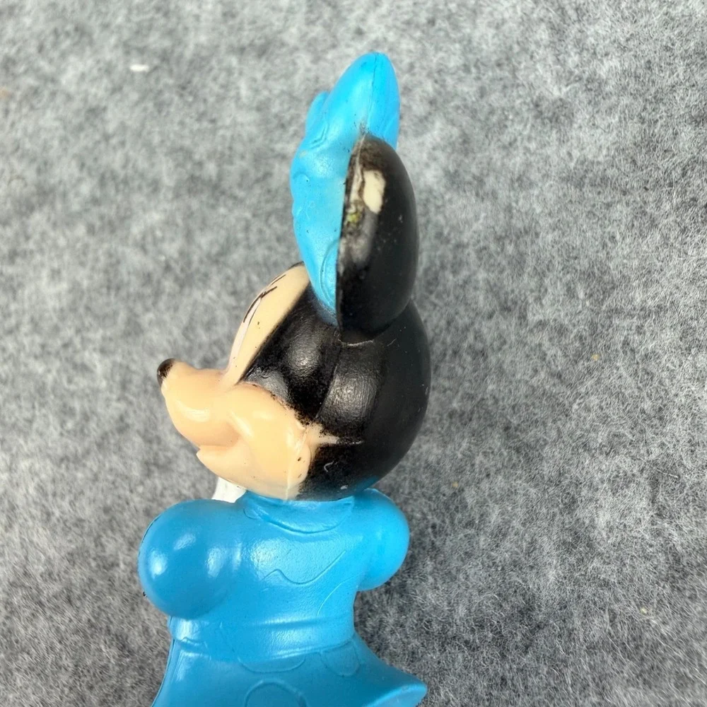 Disney Minnie Mouse PVC Figure Blue Dress Holding Gloves 2.75